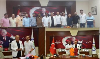 Eski Milli Futbolcu Karan’da imza törene katıldı