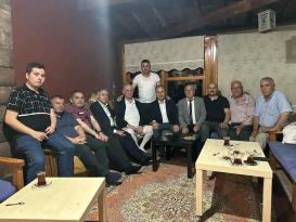 Vekil ve Başkan Akdeniz’i köydeki evinde ziyaret etti