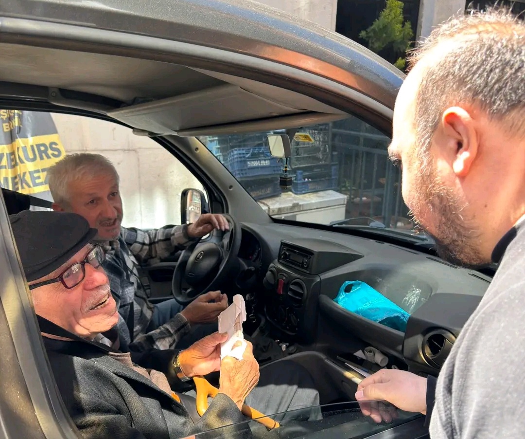 Ereğli’de esnaf Günay, bulduğu parayı sahibine teslim etti
