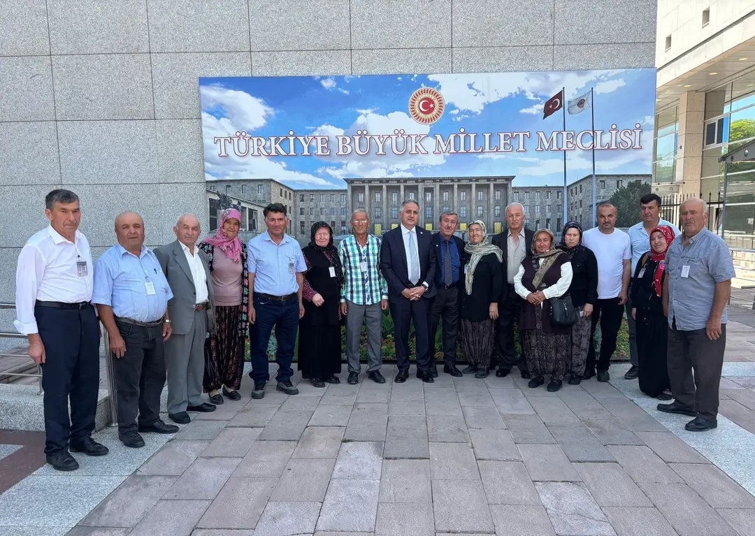 Muhtar Kılıç, köy sakinlerini Meclise götürdü